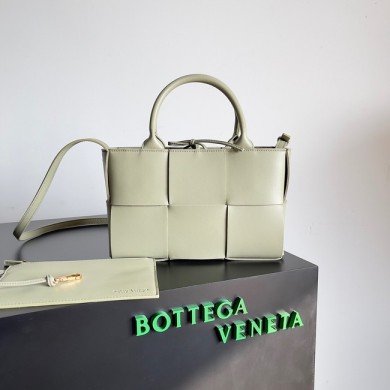 Knockoff Bottega Veneta ARCO TOTE Small intrecciato grained leather tote bag 709337 Travertine BV1090TL77